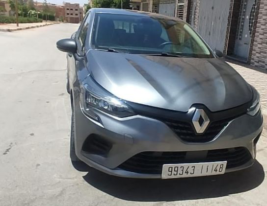Rent Renault Clio 5 Grise in Oujda — photo 3