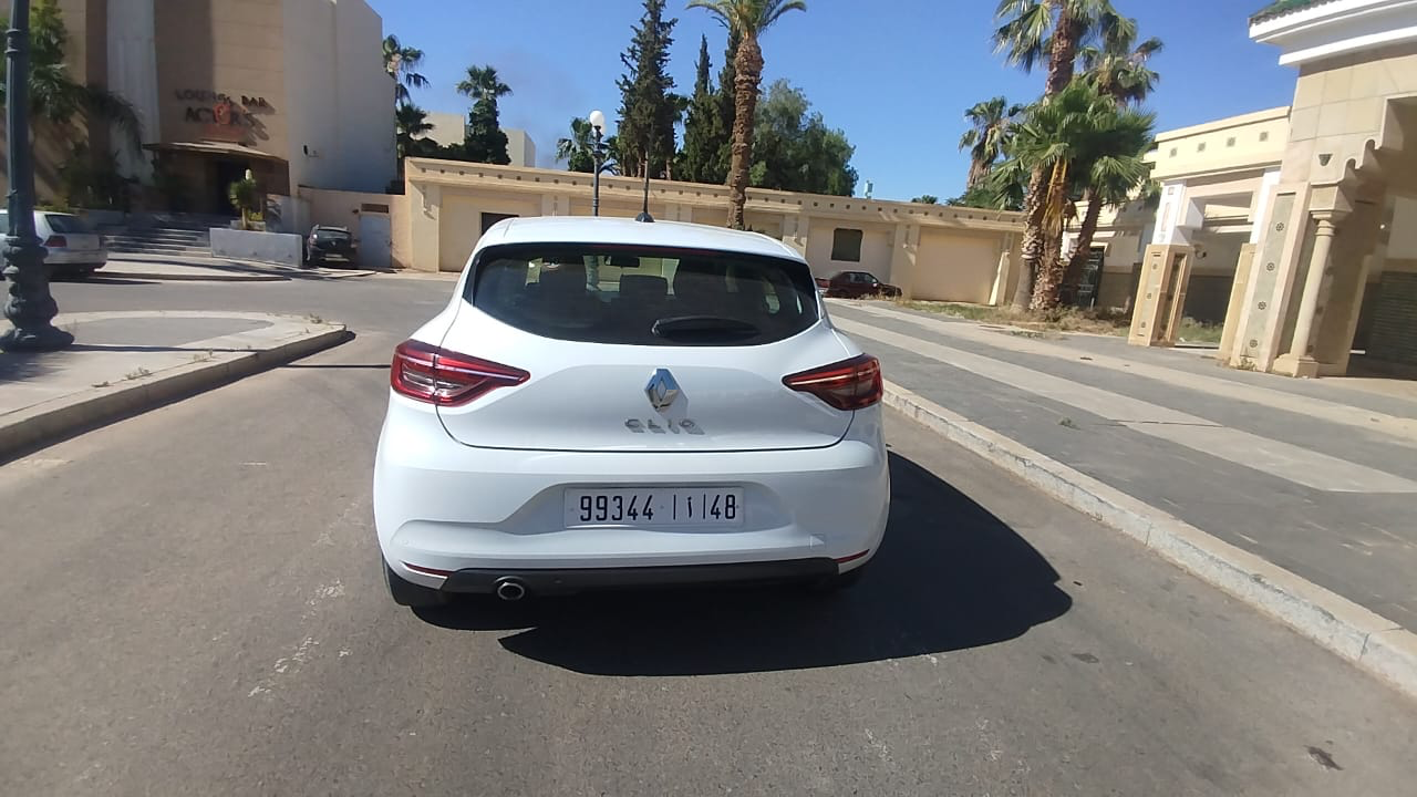 Rent Renault Clio 5 Blanche in Oujda — photo 4
