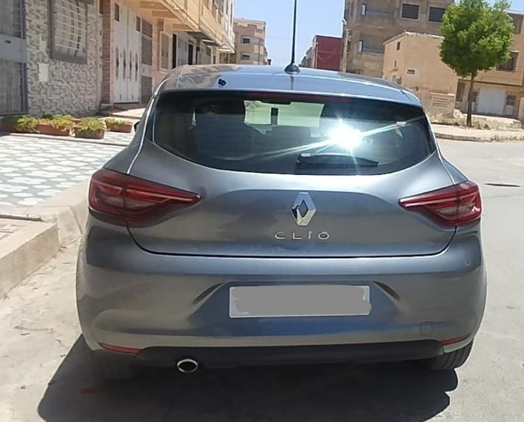 Rent Renault Clio 5 Grise in Oujda — photo 6