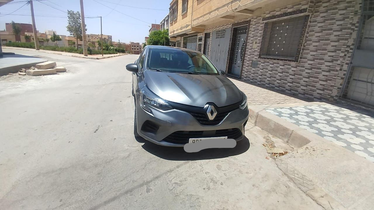 Rent Renault Clio 5 Grise in Oujda — photo 2