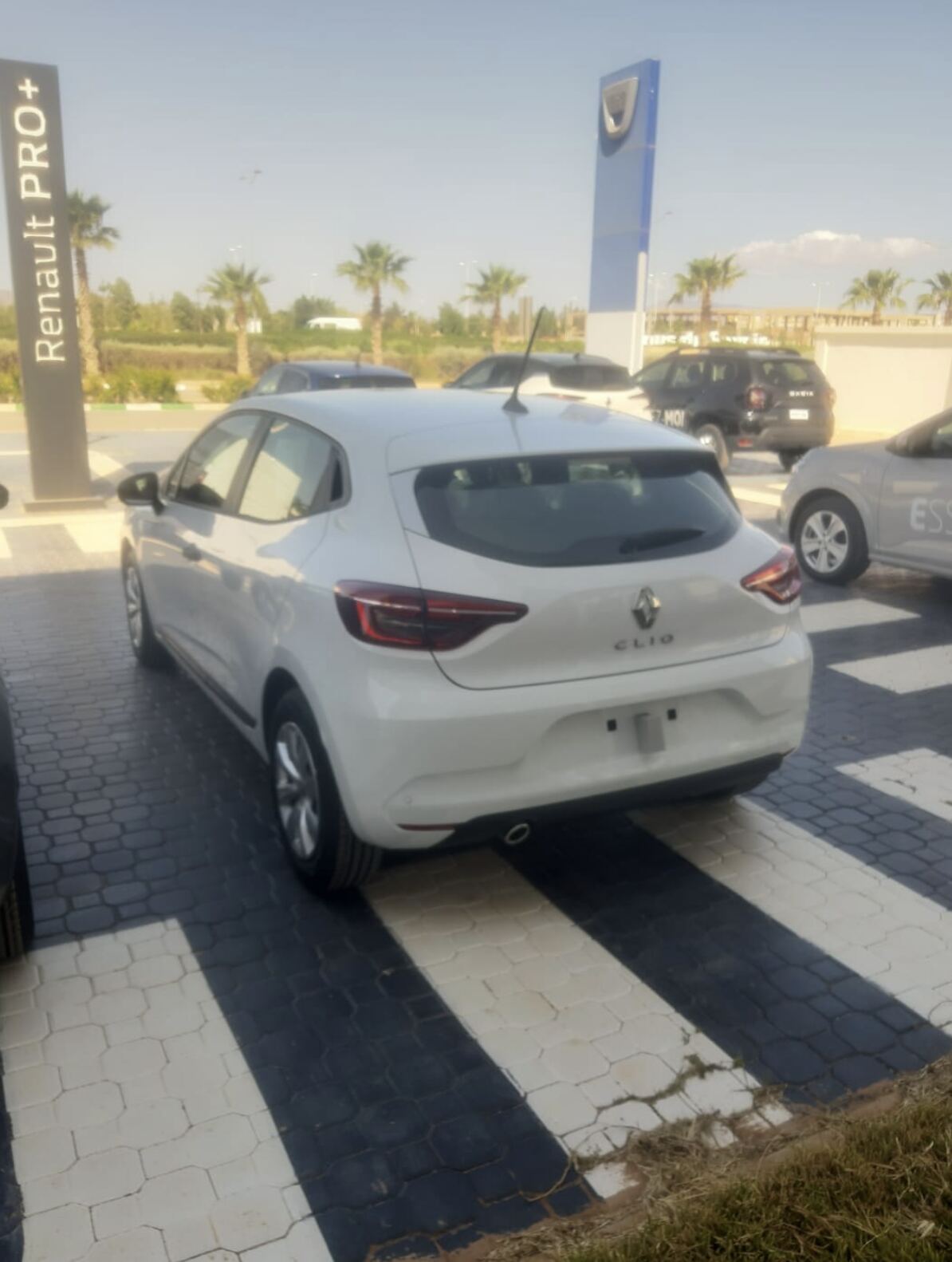 Location Renault Clio 5 Blanche à Oujda — photo 4